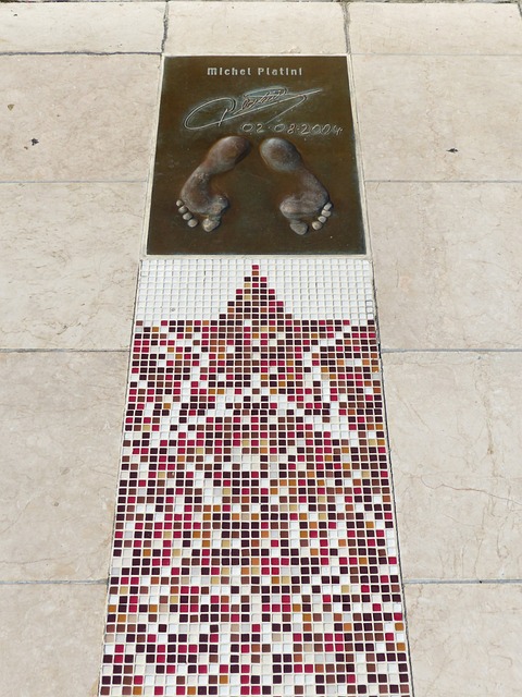 },{author＂：＂奥拜尔.